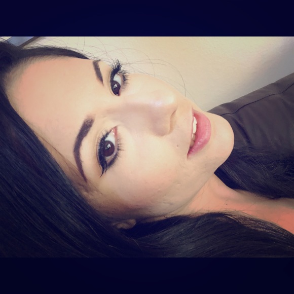 Meet your Posher, Monica - Picture 1 of 1